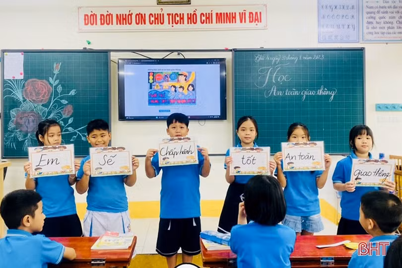 Linh hoạt các hình thức giáo dục pháp luật, an toàn giao thông cho học sinh