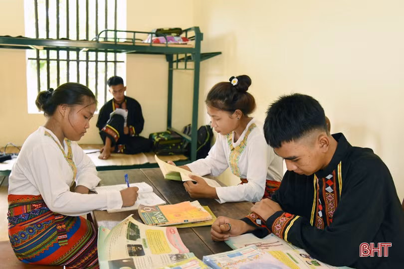 Chuyện những đứa con dân tộc Chứt của chiến sĩ biên phòng Bản Giàng