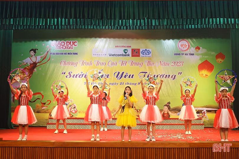 200 suất quà Trung thu đến với trẻ em gặp hoàn cảnh khó khăn ở TP Hà Tĩnh