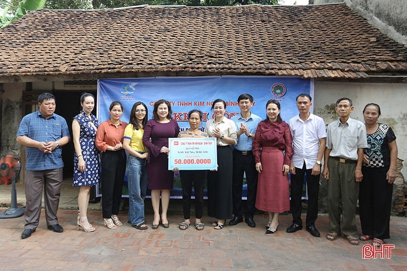Hiệp hội Nữ doanh nhân Hà Tĩnh hỗ trợ xây dựng 2 căn nhà tình nghĩa