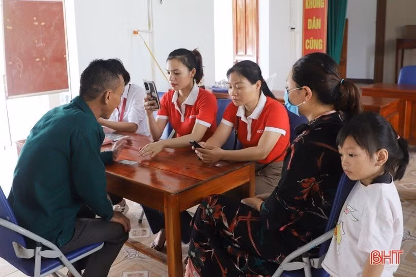 Viettel Hà Tĩnh tăng cường chuẩn hóa thông tin thuê bao, hỗ trợ kết nối 4G giá ưu đãi