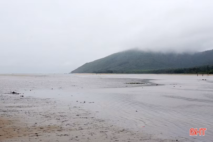 Luồng lạch ở Hà Tĩnh bồi lắng, ngư dân bất an mùa mưa bão