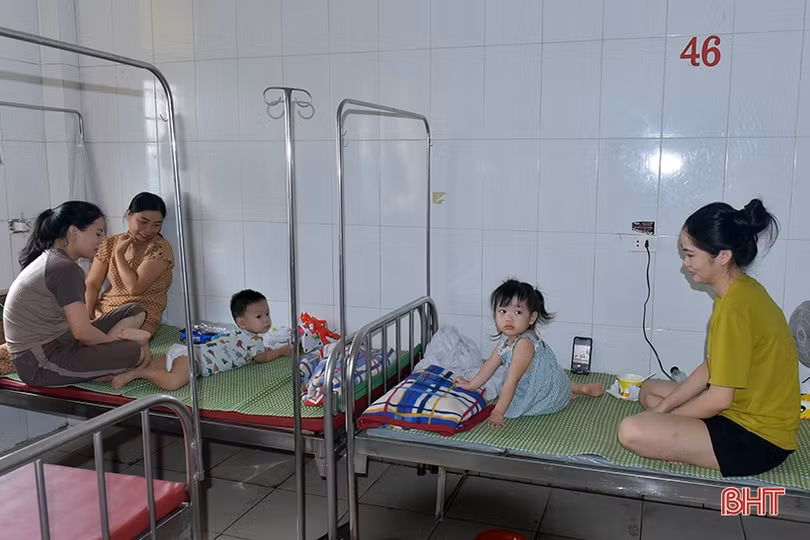 Hà Tĩnh: 12 trẻ mầm non nhập viện nghi bị ngộ độc