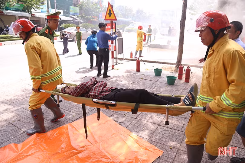 Thực tập phương án chữa cháy và cứu nạn, cứu hộ ở chợ Cày Thạch Hà
