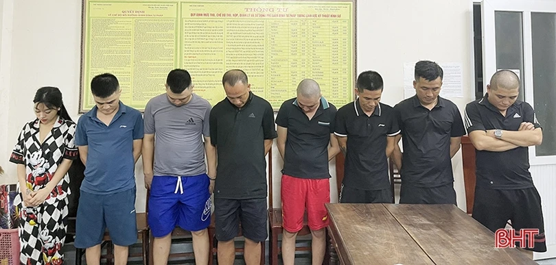 Phát hiện 8 đối tượng trên “xế hộp, biển sang” dương tính với ma túy