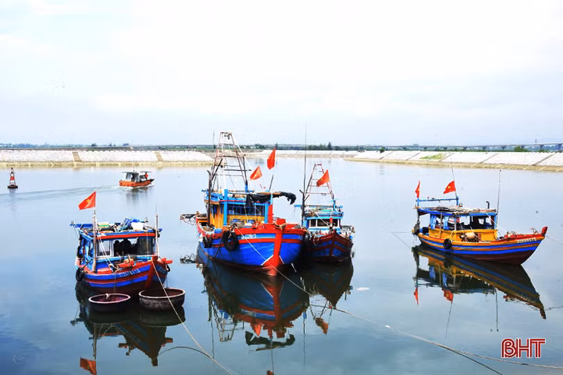 Luồng lạch ở Hà Tĩnh bồi lắng, ngư dân bất an mùa mưa bão