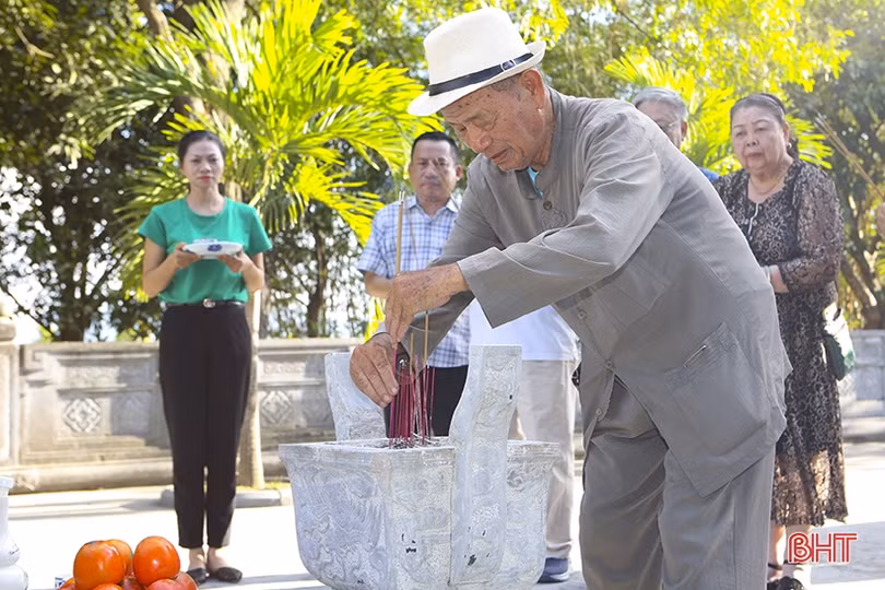 Khu di tích Nguyễn Du tiếp nhận 150 bộ tranh tứ bình về Truyện Kiều