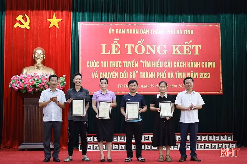 Trao 38 giải cuộc thi trực tuyến tìm hiểu về cải cách hành chính và chuyển đổi số