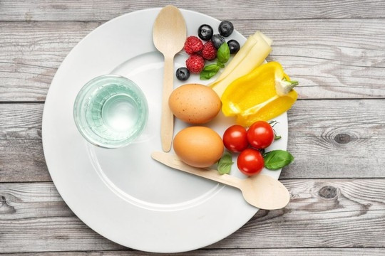 Nhịn ăn gián đoạn làm tăng nguy cơ mắc sỏi túi mật