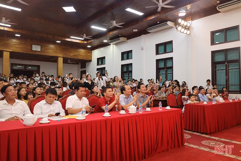 200 suất quà Trung thu đến với trẻ em gặp hoàn cảnh khó khăn ở TP Hà Tĩnh