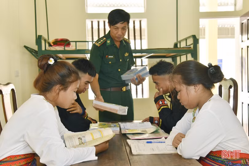 Chuyện những đứa con dân tộc Chứt của chiến sĩ biên phòng Bản Giàng