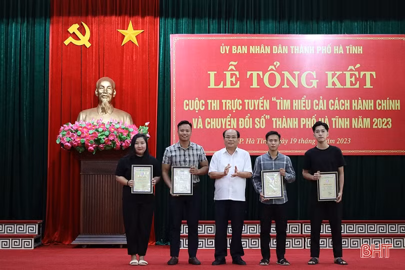 Trao 38 giải cuộc thi trực tuyến tìm hiểu về cải cách hành chính và chuyển đổi số