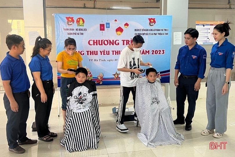 Tặng quà Trung thu cho trẻ em đang điều trị tại Bệnh viện Đa khoa TP Hà Tĩnh