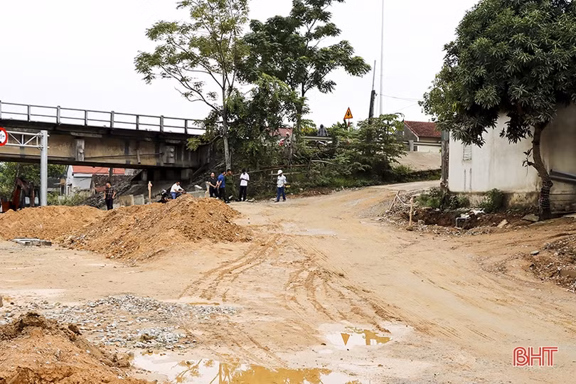 Bố trí tái định cư cho hộ dân ở nút giao đường huyện với QL 8A để đảm bảo ATGT