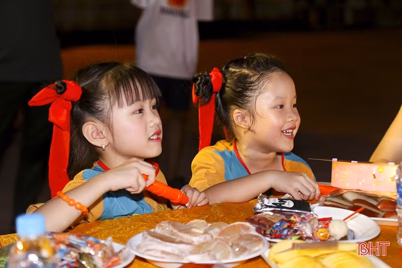 Trung thu đong đầy yêu thương