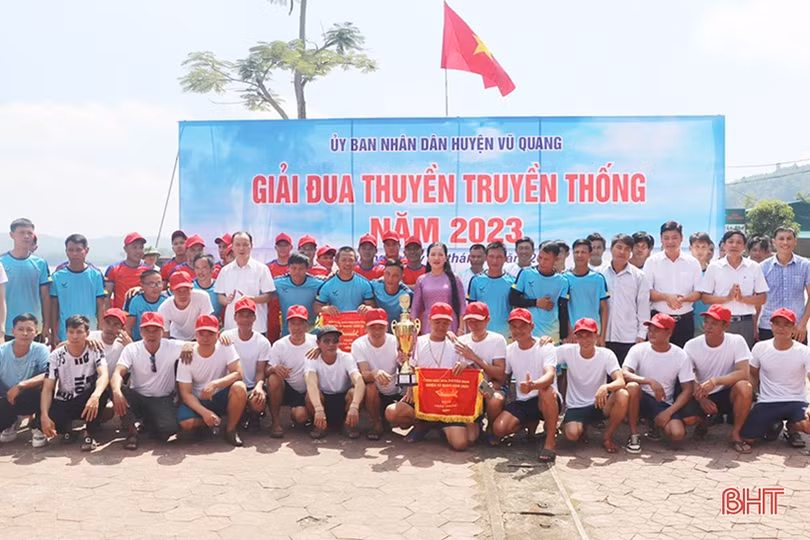 Quang Thọ nhất giải đua thuyền huyện Vũ Quang