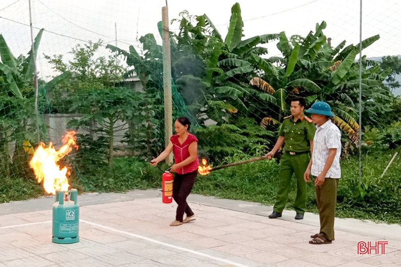 Phường đầu tiên ở TX Hồng Lĩnh hoàn thành 100% hộ dân có bình chữa cháy