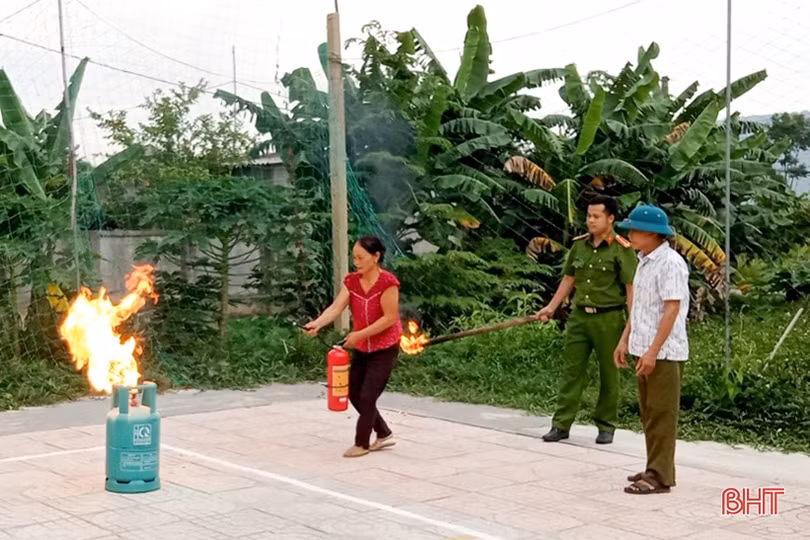 Phường đầu tiên ở TX Hồng Lĩnh hoàn thành 100% hộ dân có bình chữa cháy