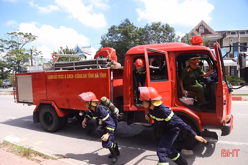 Thực tập phương án chữa cháy và cứu nạn, cứu hộ ở chợ Cày Thạch Hà