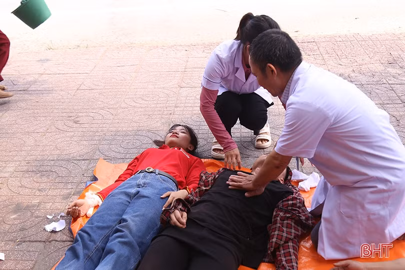 Thực tập phương án chữa cháy và cứu nạn, cứu hộ ở chợ Cày Thạch Hà