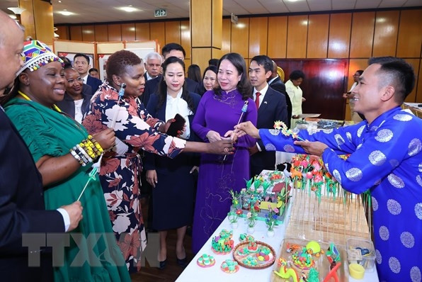 Kỷ niệm Quốc khánh và 30 năm thiết lập quan hệ Việt Nam-Nam Phi hình ảnh 3 Kỷ niệm 30 năm thiết lập quan hệ Việt Nam - Nam Phi