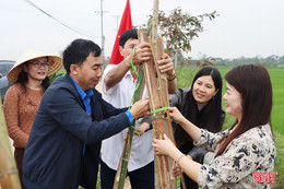 Xã Cẩm Xuyên trồng 750 cây xanh đầu Xuân Bính Ngọ