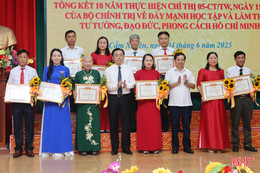 Cẩm Xuyên vinh danh 18 điển hình học và làm theo Bác