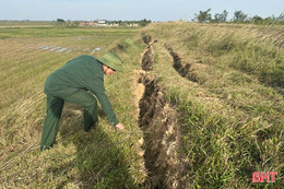 Cần sớm xử lý tình trạng sạt lở mái kênh chính Kẻ Gỗ