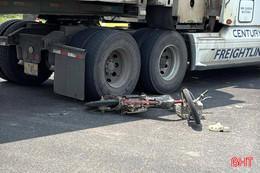 Xe container va chạm đạp điện trên đường kết nối cao tốc, một người bị thương