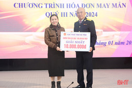 Khách hàng ở Thạch Hà trúng thưởng hóa đơn may mắn quý IV/2024