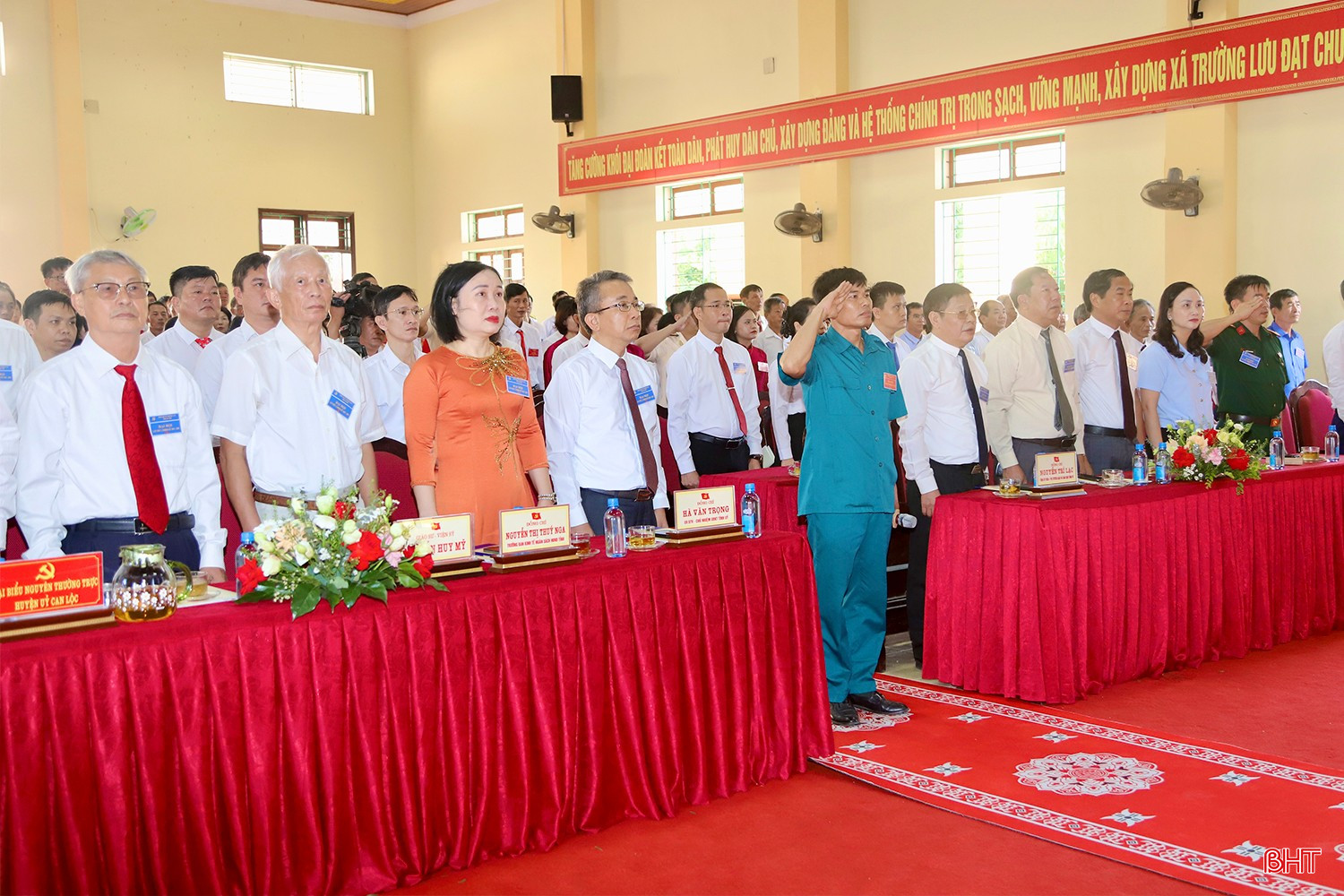 Đại biểu tham dự đại hội.