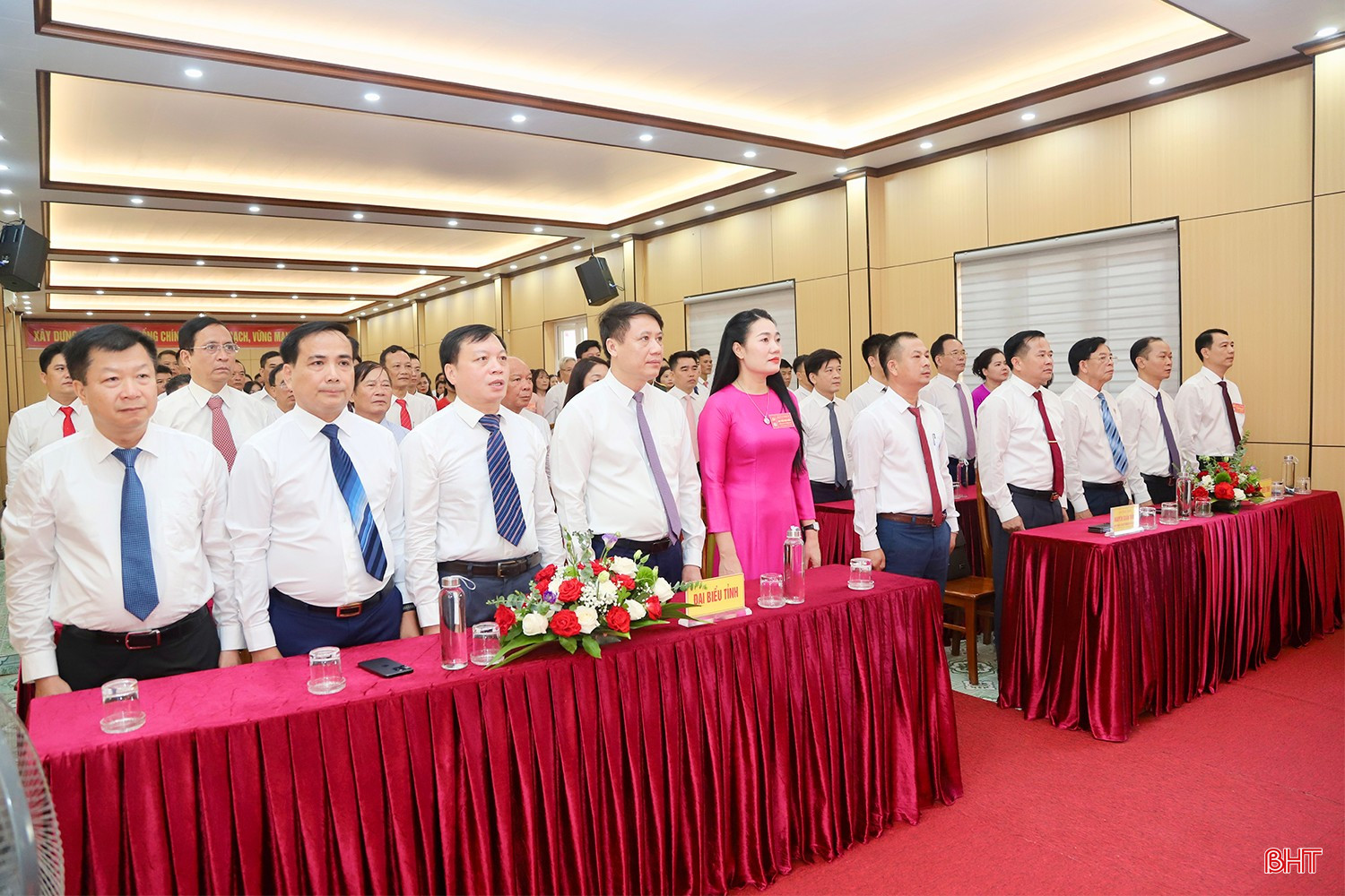 Đại biểu tham dự đại hội.