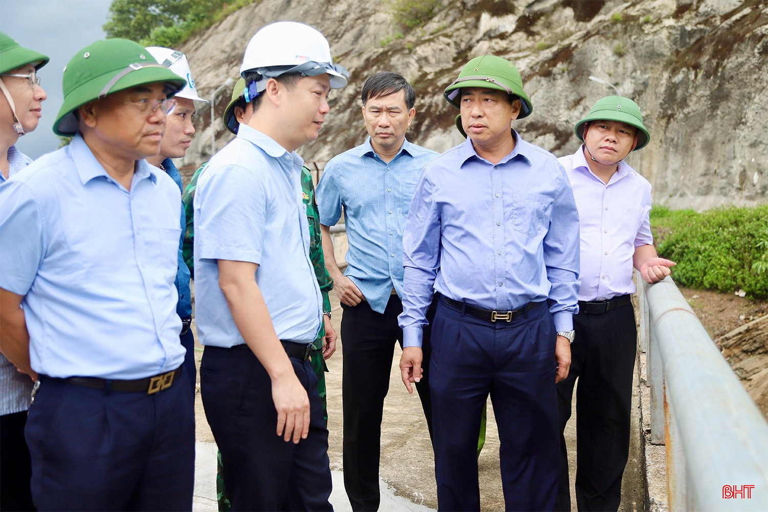 Phó Chủ tịch Thường trực HĐND tỉnh Trần Tú Anh kiểm tra công tác vận hành Nhà máy Thuỷ điện Hố Hô.