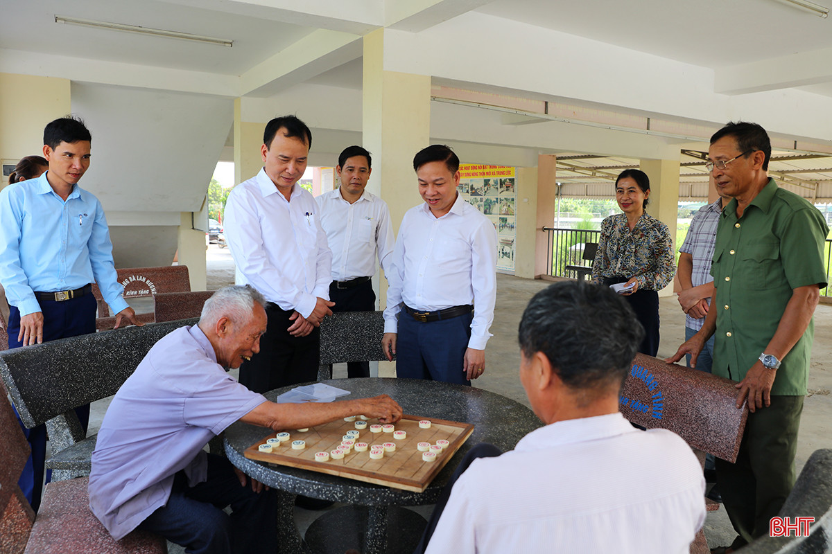 Đoàn kiểm tra phong trào “Toàn dân đoàn kết xây dựng đời sống văn hóa” Trung ương do đồng chí Nguyễn Lam - Phó Trưởng ban Dân vận Trung ương làm trưởng đoàn đến tham quan mô hình Nhà văn hóa cộng đồng tại xã Trung Lộc, huyện Can Lộc (tháng 4/2024).