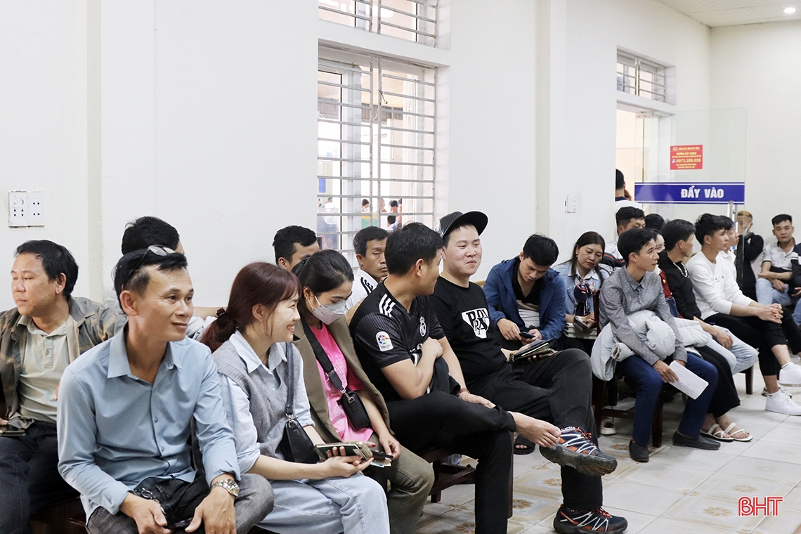 Người làm hộ chiếu, giấy thông hành tăng mạnh sau tết ở Hà Tĩnh
