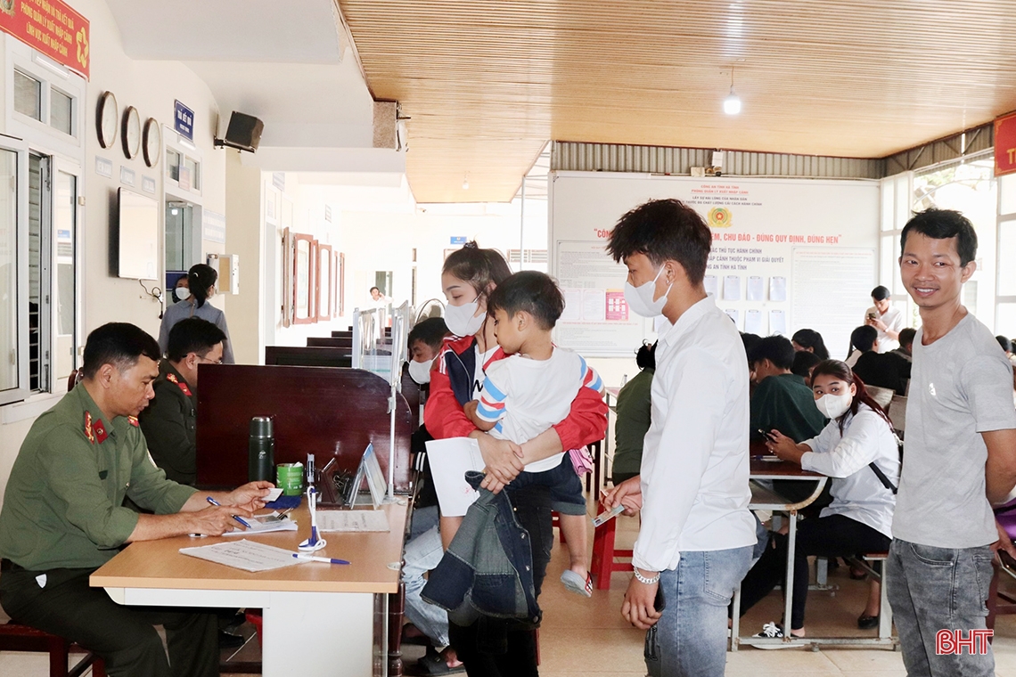 Người làm hộ chiếu, giấy thông hành tăng mạnh sau tết ở Hà Tĩnh
