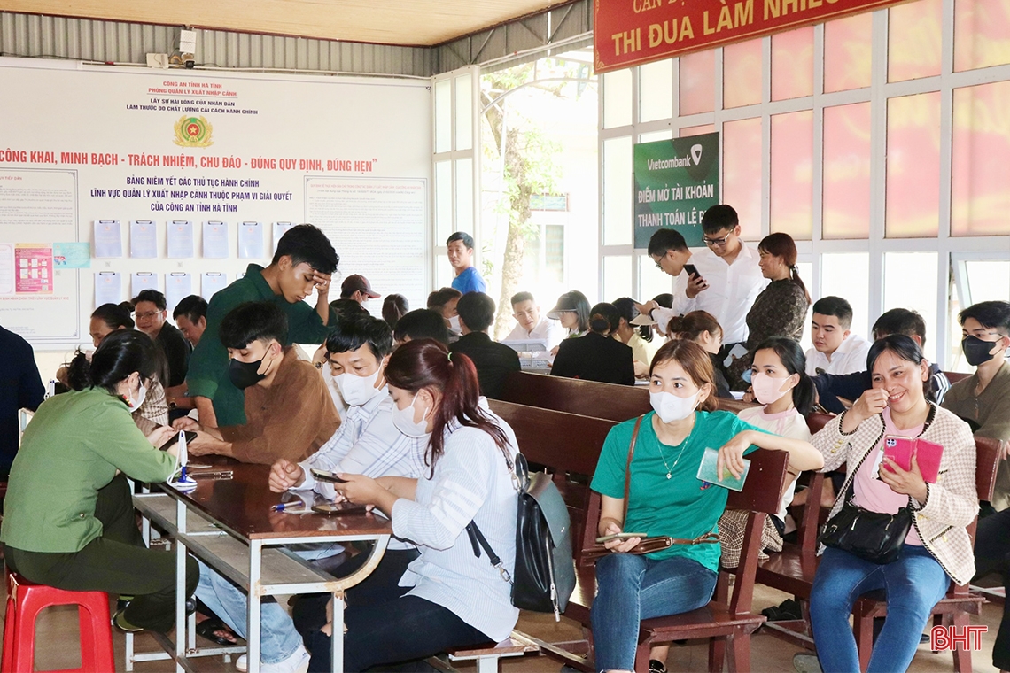 Người làm hộ chiếu, giấy thông hành tăng mạnh sau tết ở Hà Tĩnh