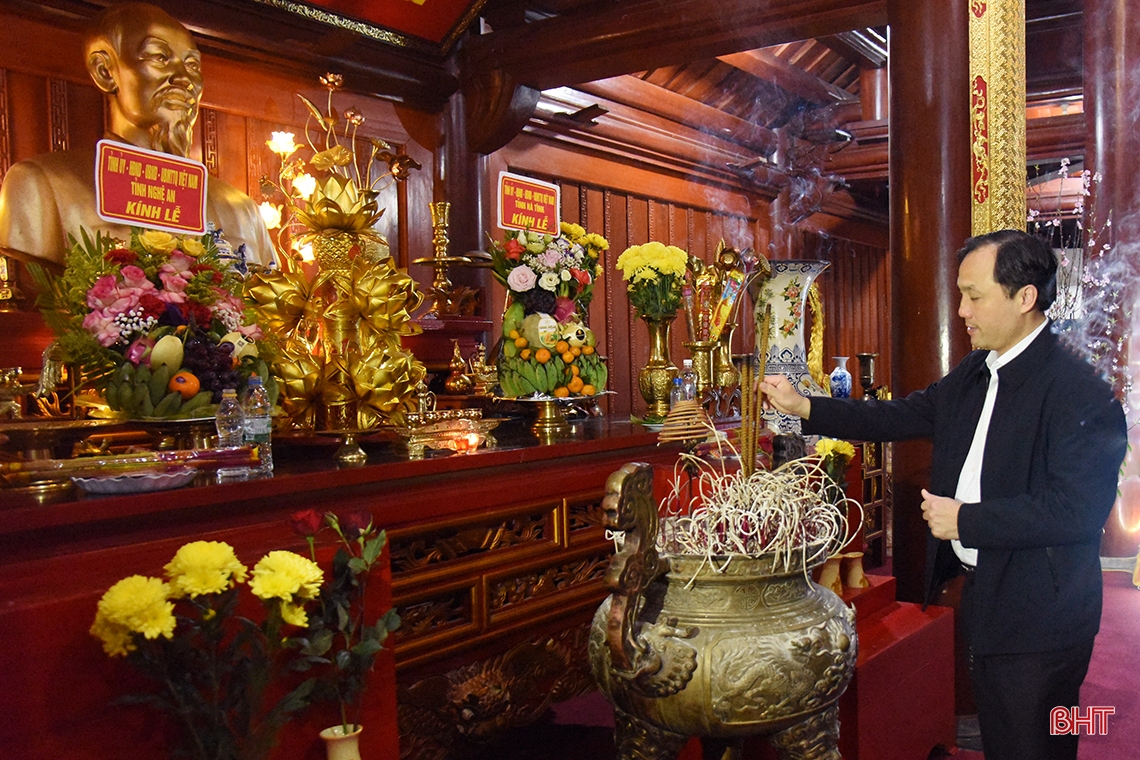 Lãnh đạo tỉnh dâng hương tưởng niệm Bí thư Tỉnh ủy đầu tiên của Hà Tĩnh và các địa chỉ đỏ tại Nghệ An