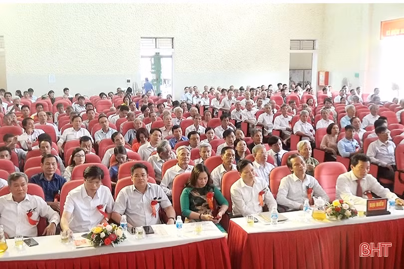 Thị trấn Phố Châu đón nhận Bằng khen của Thủ tướng Chính phủ