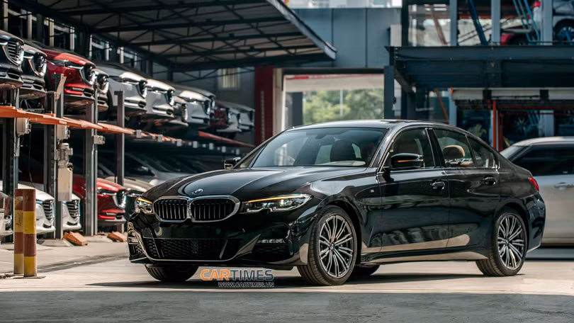 Gần 2,4 tỷ đồng, BMW 330i M Sport tại Việt Nam trang bị những gì?