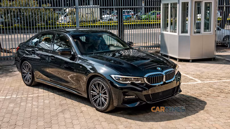 Gần 2,4 tỷ đồng, BMW 330i M Sport tại Việt Nam trang bị những gì?