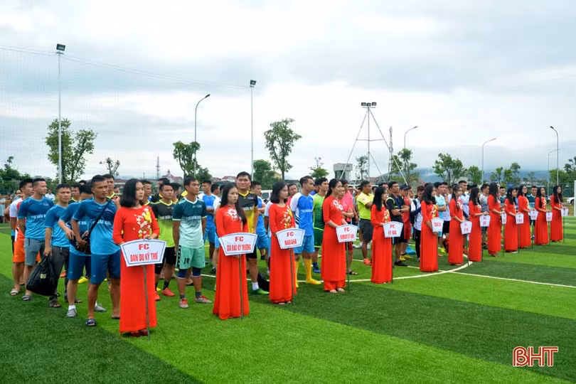 12 câu lạc bộ tranh tài Giải Bóng đá Kỳ Anh League lần thứ nhất