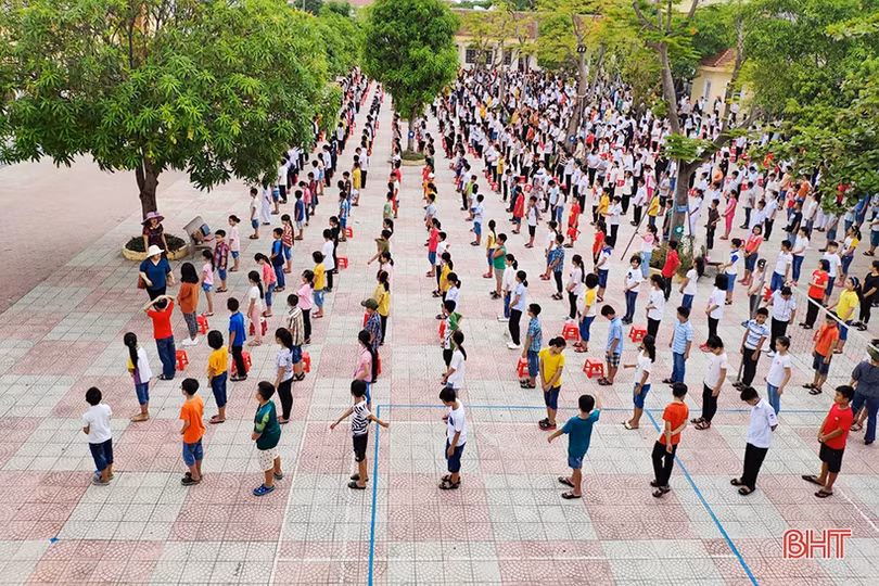 Những khoảnh khắc vui tươi ngày tựu trường của học sinh Hà Tĩnh