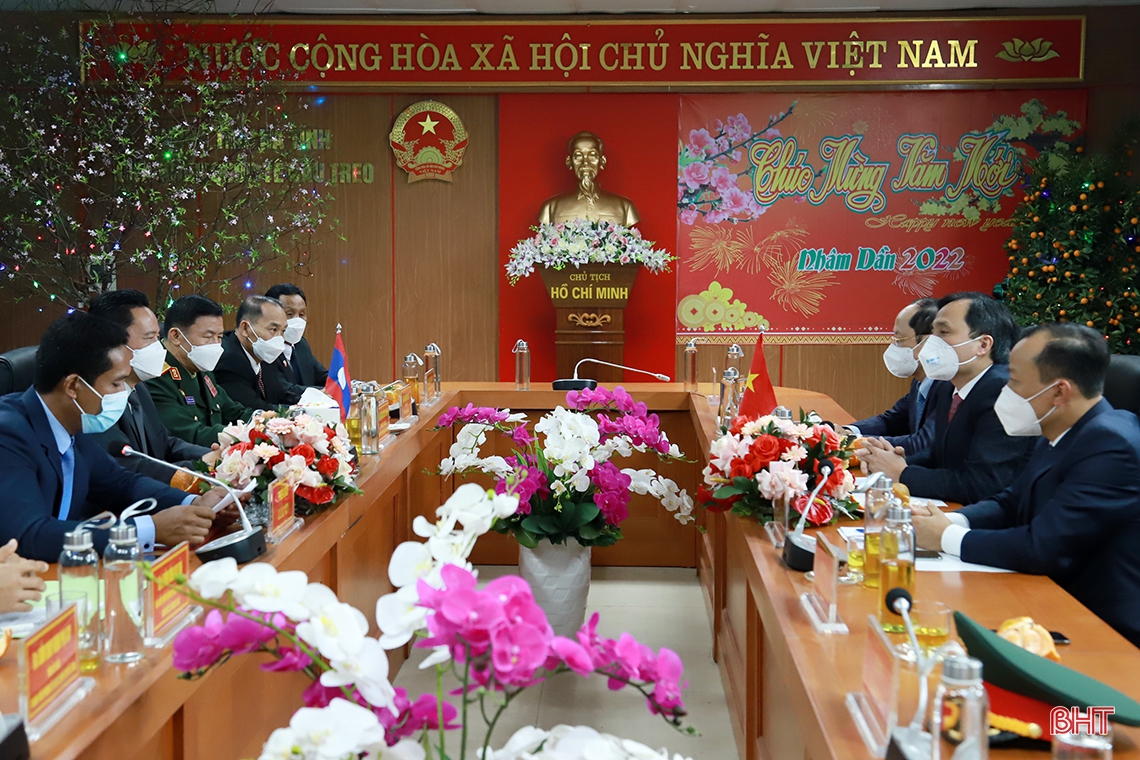 Lãnh đạo 2 tỉnh Bôlykhămxay, Khăm Muộn chúc tết Đảng bộ và Nhân dân Hà Tĩnh