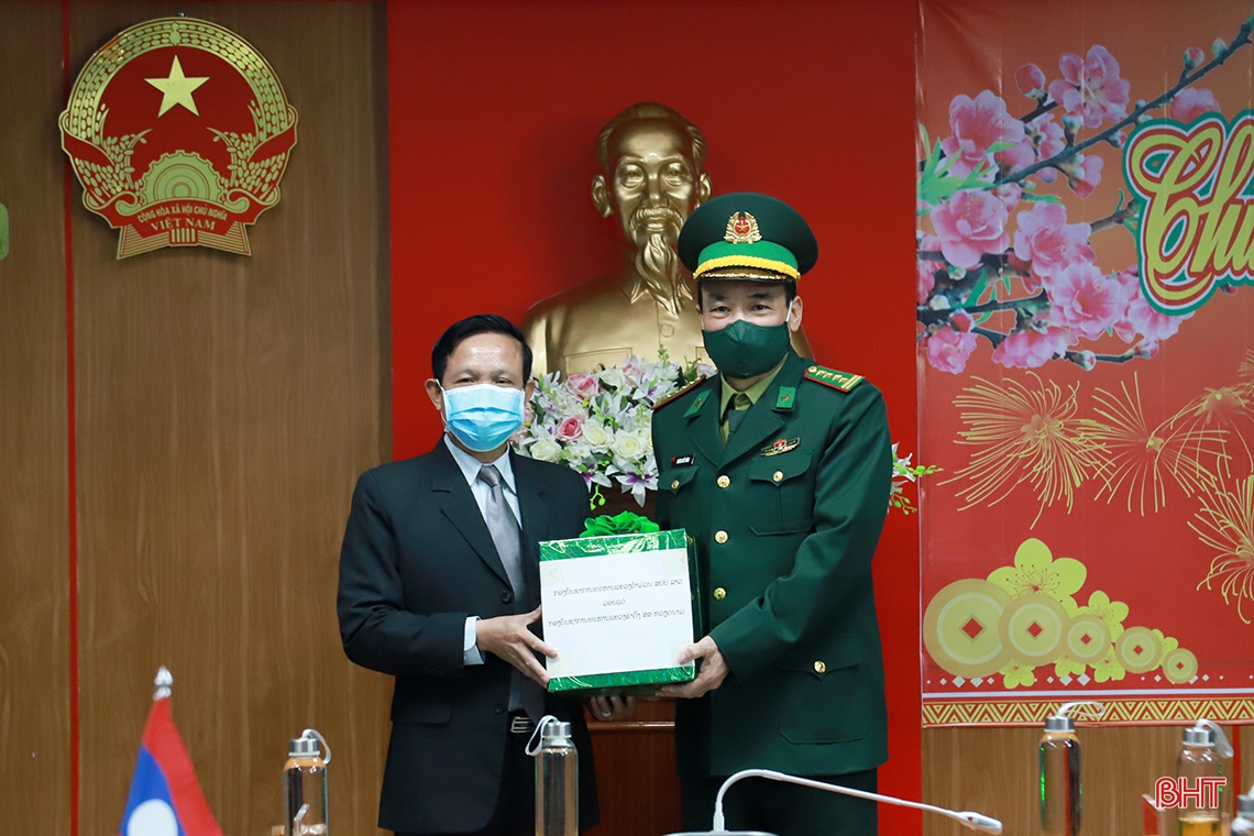 Lãnh đạo 2 tỉnh Bôlykhămxay, Khăm Muộn chúc tết Đảng bộ và Nhân dân Hà Tĩnh