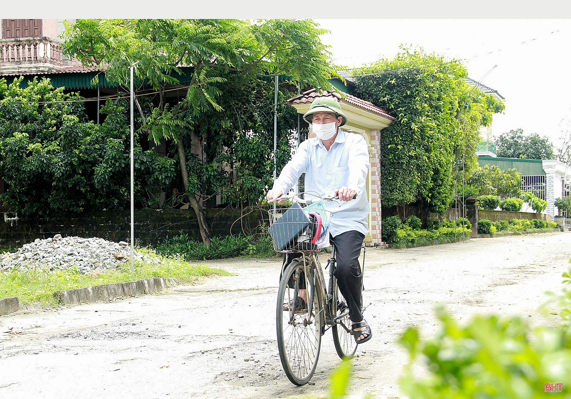 Trưởng thôn vùng giáo ở Hà Tĩnh 35 năm “vác tù và hàng tổng”
