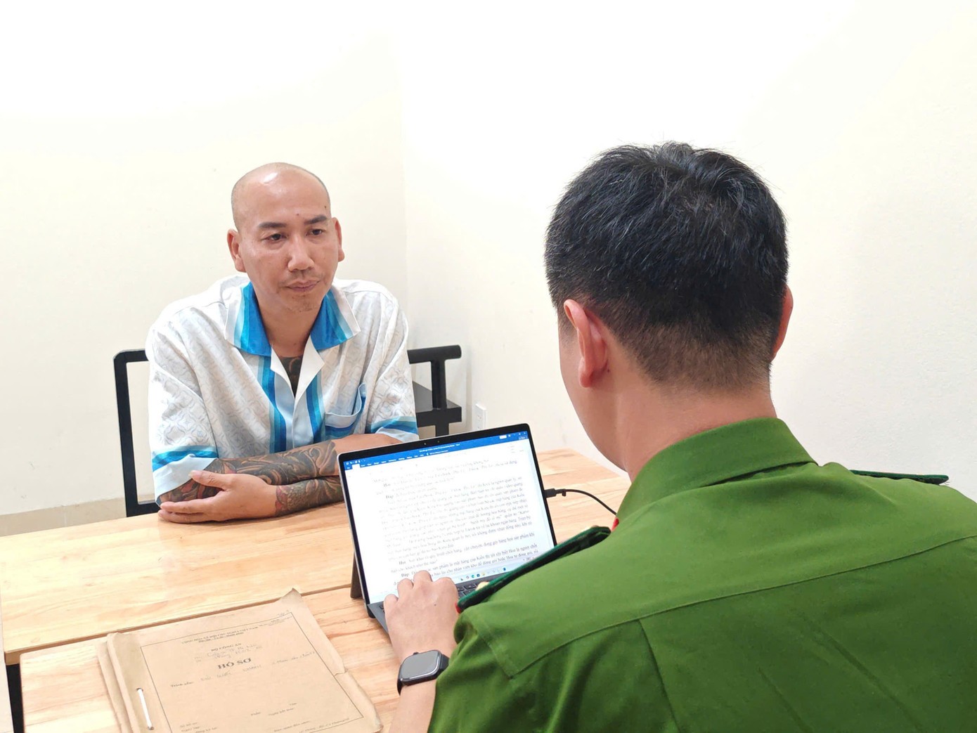 Cơ quan điều tra làm việc với Phú Lê.