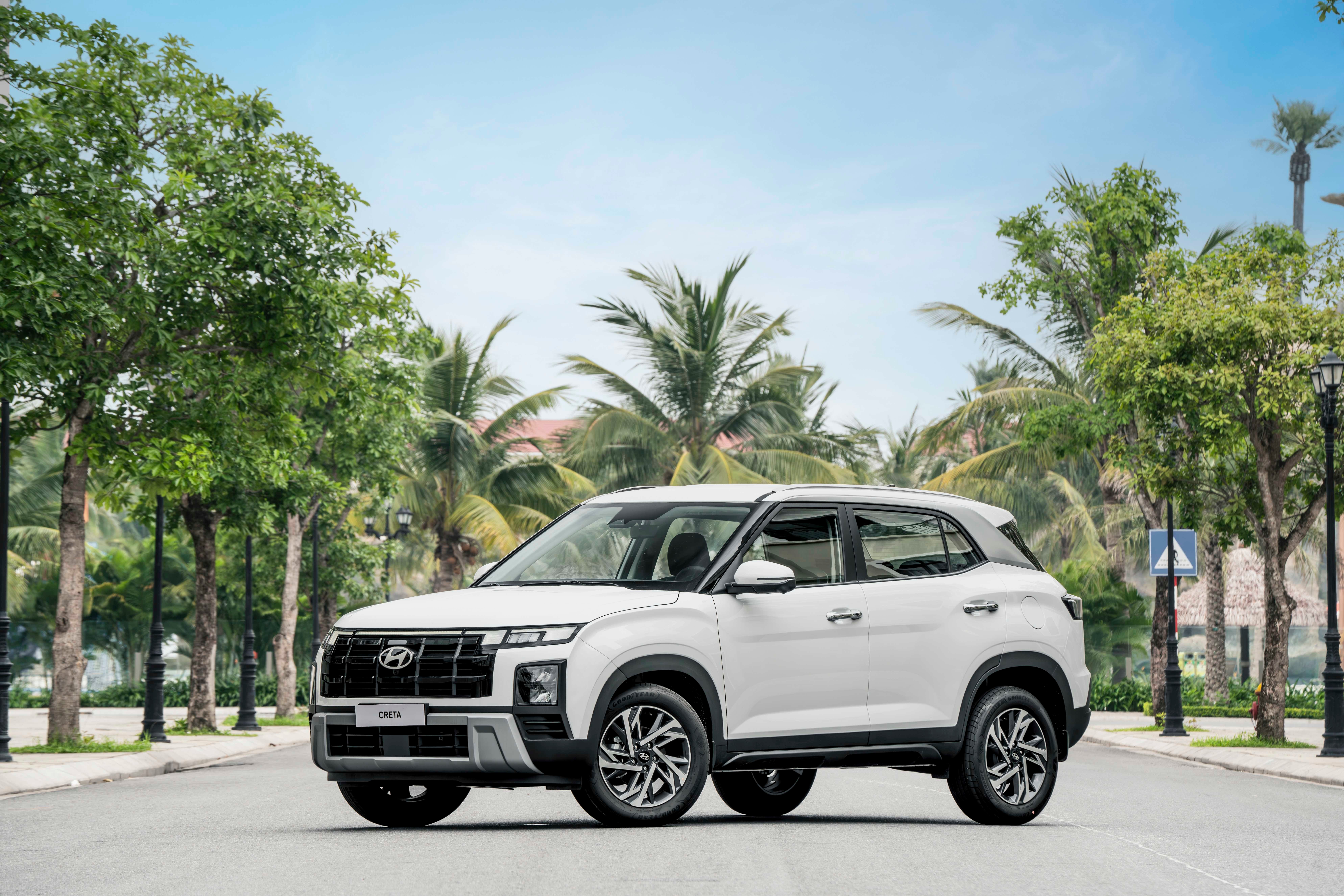 Lượng tiêu thụ 25.069 xe (bao gồm xe thương mại) đưa Hyundai trở thành thương hiệu bán chạy thứ ba tại Việt Nam trong nửa đầu năm. Bộ đôi SUV đô thị Hyundai Creta và Hyundai Tucson đang là những mẫu xe bán chạy nhất của hãng. Ảnh: TC Motor.