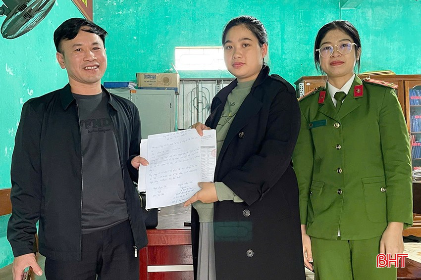 bqbht_br_tai-tru-so-cong-an-thi-tran-loc-ha-chi-pham-thi-thao-da-trao-tra-toan-bo-so-tien-17-ty-dong-cho-anh-mai-duc-anh.jpg