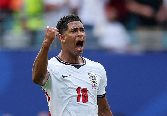 Jude Bellingham hoàn tất cú đúp vào lưới Na Uy đưa tuyển Anh vươn lên dẫn 2-1 ở tứ kết World Cup 2026.